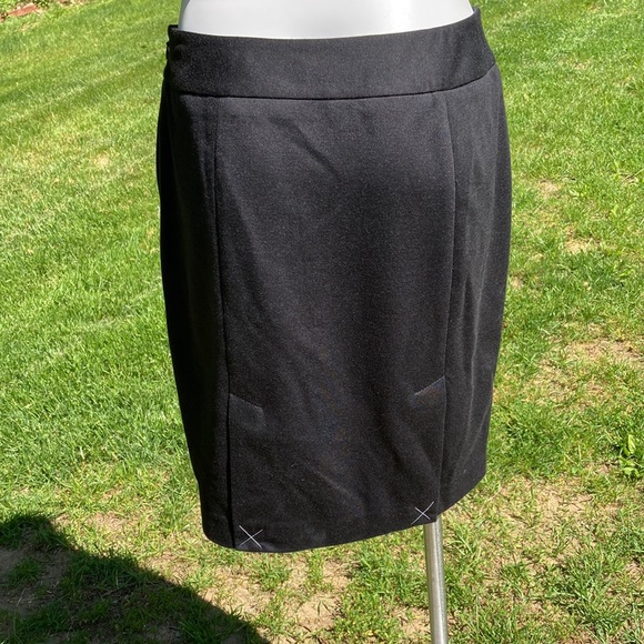 Ann Taylor wardrobe staple black vented back lined black skirt NWT size 8 - Picture 3 of 6